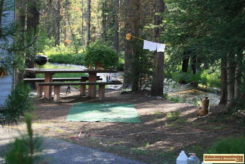 RV camping site in Banner Creek Campground is right next to Banner Creek.