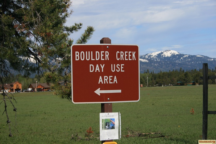 Boulder Creek is a day use area with a very nice boat ramp and some wonderful beaches. 
There are picnic tables scattered about the woods near the beaches. 