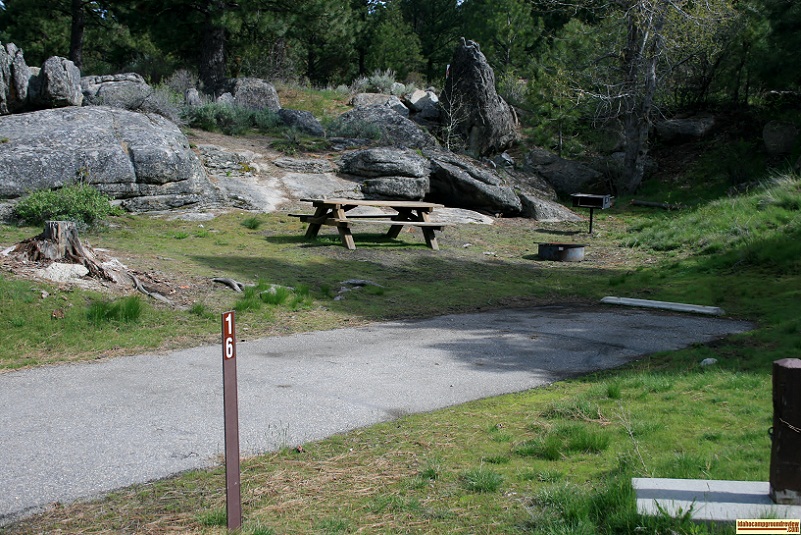 Campsite 16 in Crown Point Campground.
