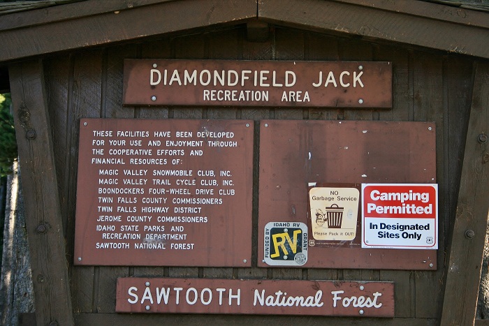 Diamondfield Jack Snow facilities near Magic Mountain.