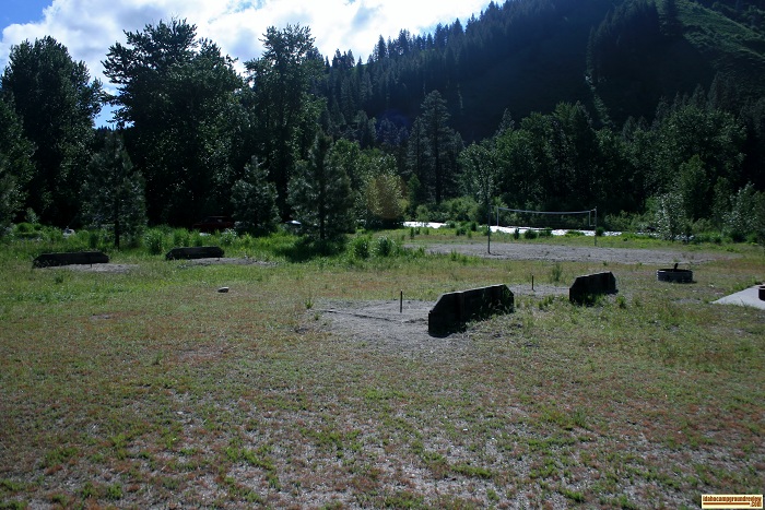 Elks Flat Campground Review, horseshoes and volleyball