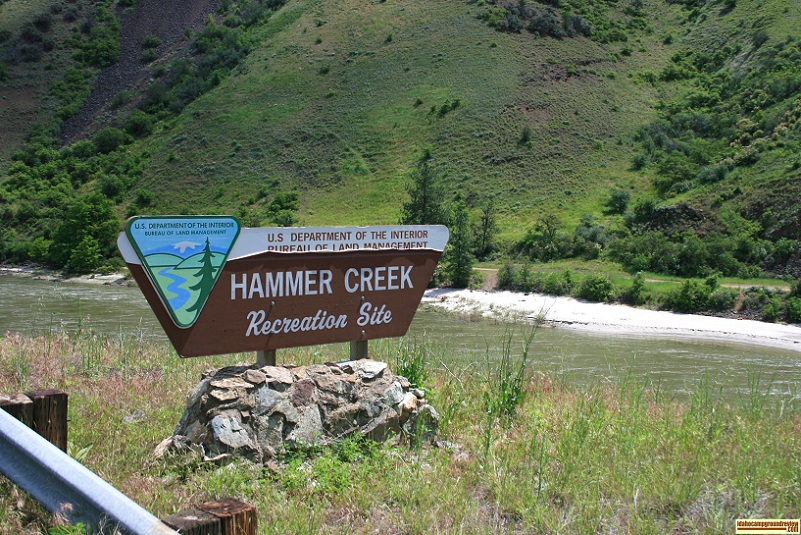 the entrance to hammer creek recreation site with the Salmon river beyond.