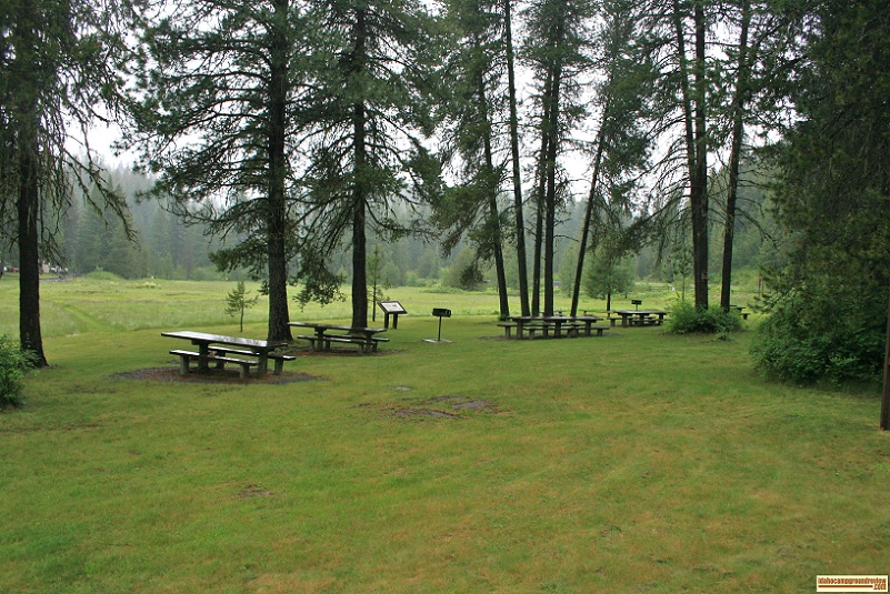 Picnic area at little boulder creek campground