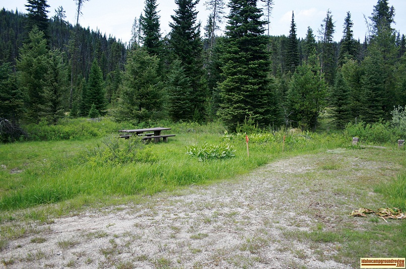 Here is a typical tent / RV camping site in Red River Campground.