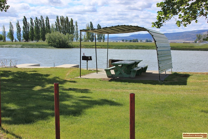 This covered picnic table is located next to the mooring docks.