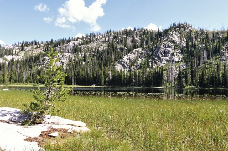 A picture of Hidden Lake.