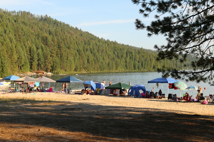Indian Creek Campground has quite a few different recreational opportunities. I will start with the beach. People set up canopes on hot summer days.