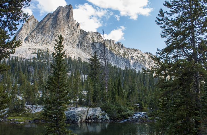 Hiking to Alice Lake in the Sawtooth Mountains of Idaho.