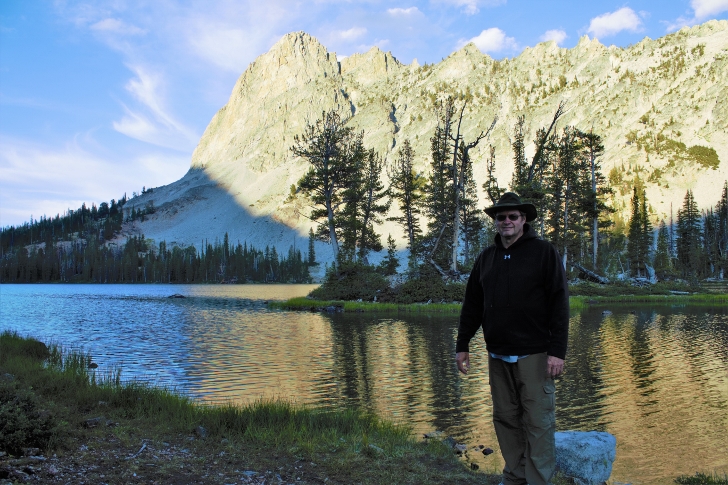 Hiking to Alice Lake in the Sawtooth Mountains of Idaho.