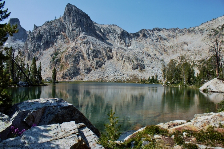 Hiking to Alice Lake in the Sawtooth Mountains of Idaho.